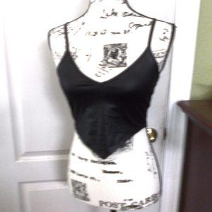 💕 3/$25 💕Missy Empire Satin Crop Top